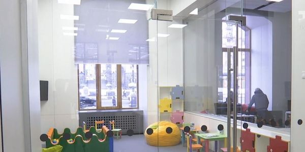 Дитяча кімната у столичній мерії: як ненадовго залишити малюка
