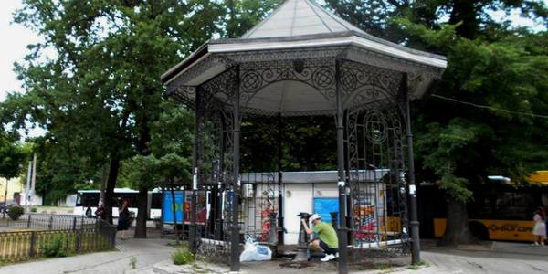 На вулиці Герцена відкрили бювет