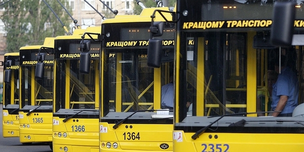 У Києві пересунули тролейбусну зупинку