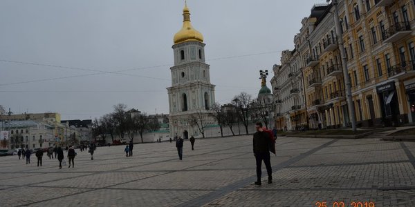 Із Софійської площі прибрали парковку