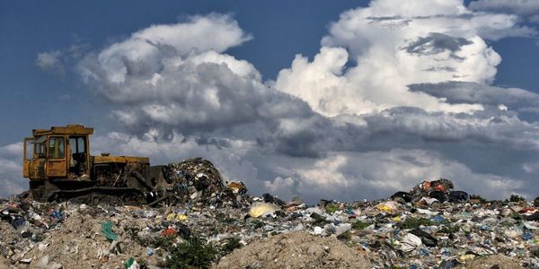 Хто відповідає за сміття в Україні