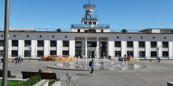 Біля Річкового вокзалу організують “рибне місце”