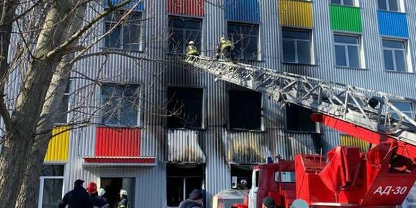 На Харківському шосе горів бізнес-центр