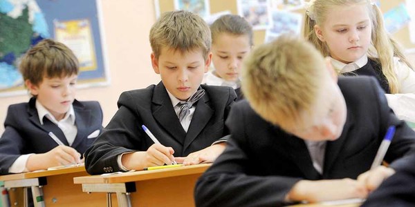 Школярі із міст-супутників прагнуть навчатися у столиці