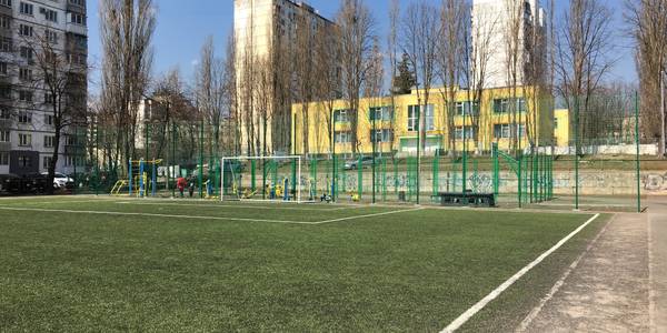 Вже 25: на Святошино «перевзули» ще одне футбольне поле