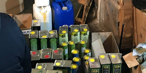 У Києві виготовляли підробну оливкову олію