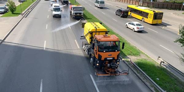 Вперше: до Дня Києва дороги помиють з милом