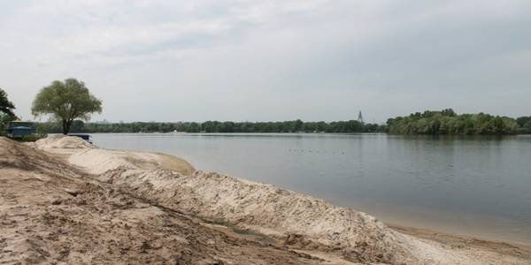 Як будують новий пляж і зону відпочинку «Троєщина»