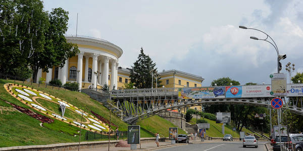 На три місяці закриють рух пішохідним мостом на Алеї Героїв Небесної Сотні