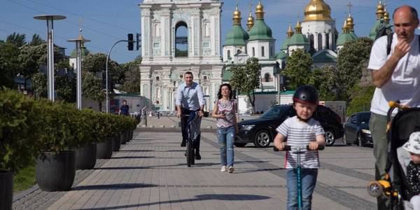 Кличко поїхав на інавгурацію Президента улюбленим велосипедом
