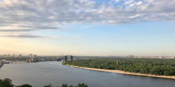 На новому мосту через Володимирський узвіз встановили потужний телескоп