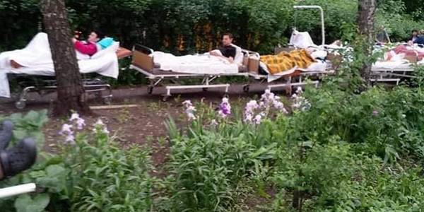У Києві «замінували» лікарню: важкохворих виносили на вулицю