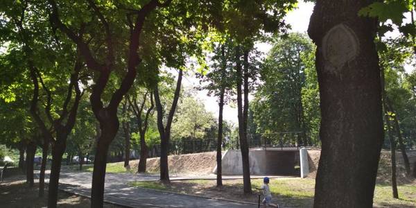 На Харківському шосе відкрили сквер, а на Куренівці завершують реконструкцію парку