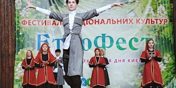 У Маріїнському парку розважатимуть і пригощатимуть на фестивалі національних культур