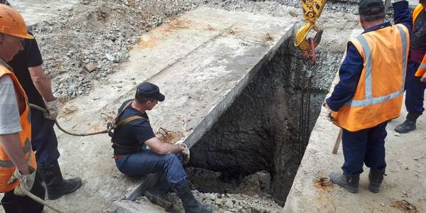 На Голосіївському проспекті закрили колектор від якого йшов нестерпний сморід