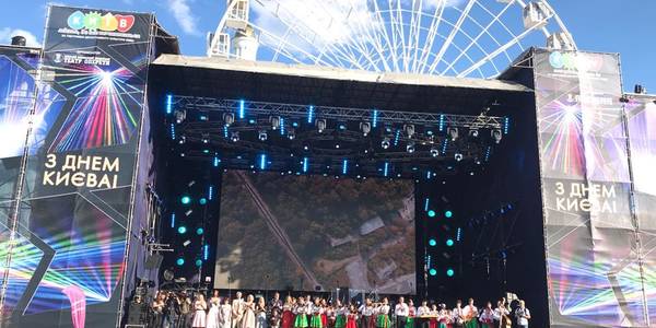 Танцювальний рекорд по-київськи: полька на Контрактовій