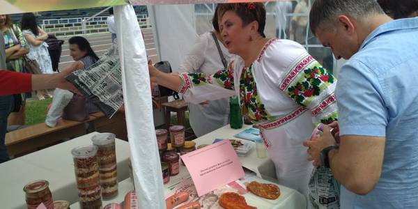 День столичного університету: стадіон перетворили на вернісаж талантів