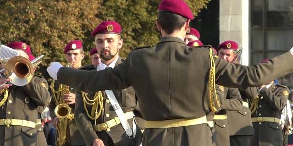 Військові оркестри дадуть джазу у Маріїнському парку