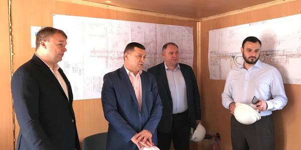 Шулявський шляхопровід влітку: вже встановили частину сталевого полотна