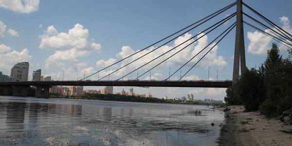 Ремонт мосту: дорога на Троєщину буде довгою