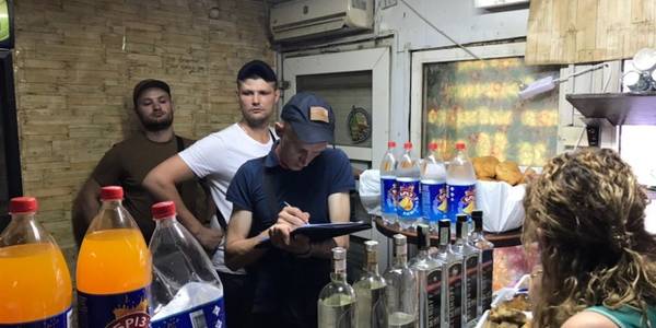 Муніципальна варта розганяє наливайки у Києві