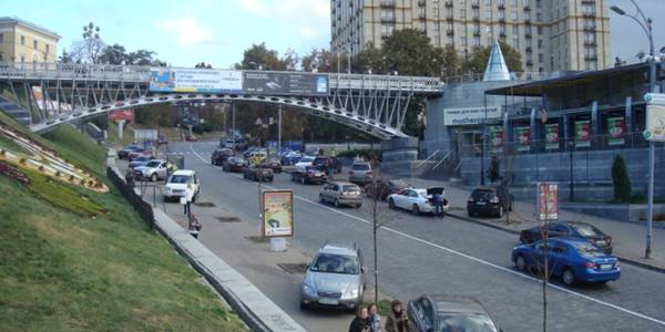 Пішохідний місток сьогодні закривають на ремонт