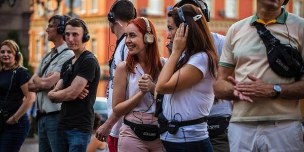 Неймовірний досвід: у столиці запускають виставу-прогулянку з гідом у навушниках