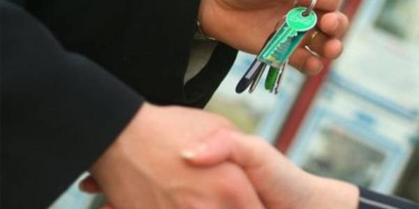 У Києві судитимуть шахраїв за продаж дев’яти чужих квартир