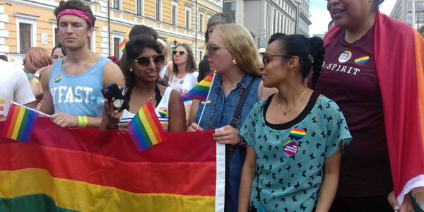 Учасники Маршу рівності йдуть центром Києва