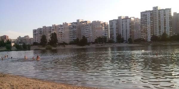У Сонячному озері на Позняках регулюватимуть рівень води