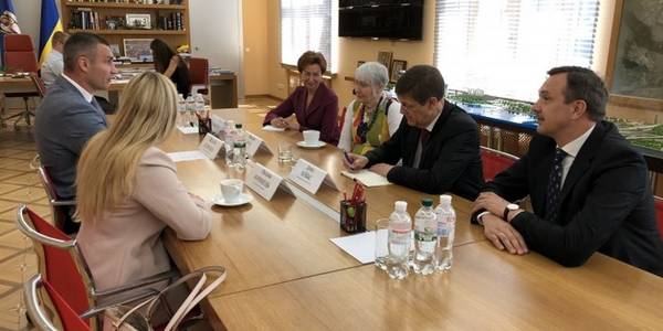 Віталій Кличко зустрівся з президенткою Парламентської асамблеї НАТО Меделін Мун