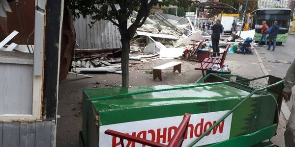 Торгові війни: у столиці знову демонтували незаконні кіоски