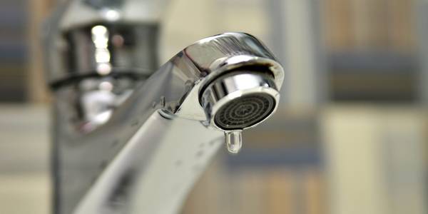 На трьох вулицях Києва зникла холодна вода