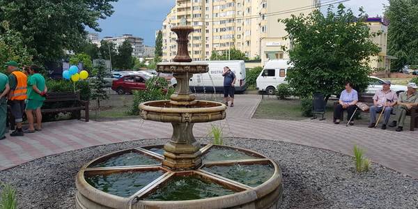 Новий сквер з фонтаном відкрили на Дарниці