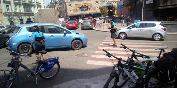 Погорів на неправильному паркуванні: у центрі Києва стався курйозний випадок   