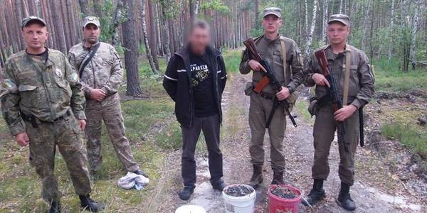 Під Чорнобилем спіймали збирачів радіоактивних чорниць