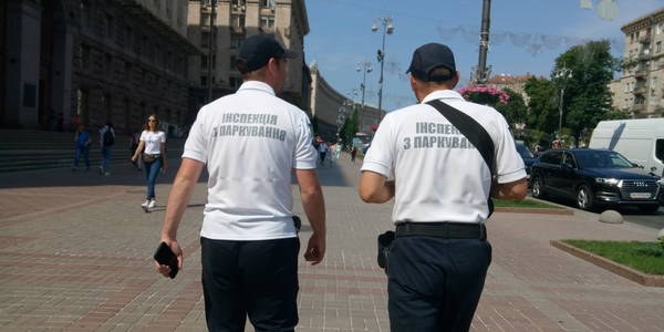 Що можуть робити з машинами киян інспектори з паркування