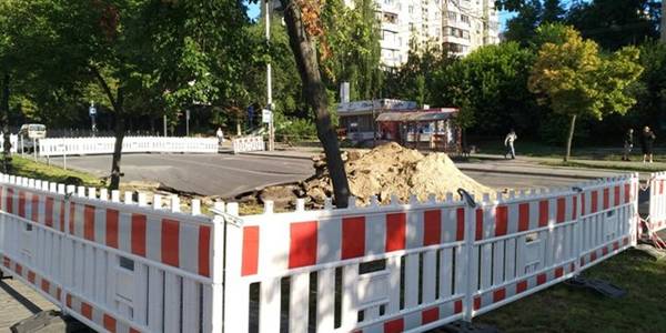 Аварію на колекторі на вулиці Мостицькій швидко ліквідувати не вийде
