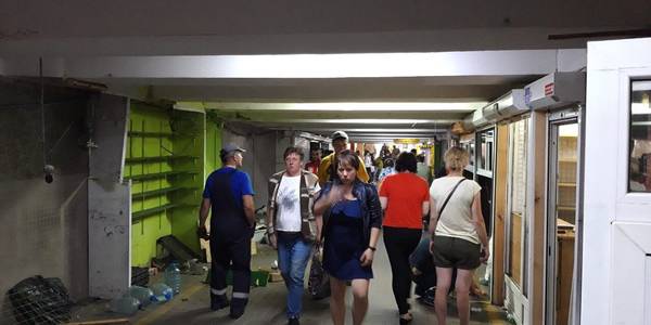 Біля метро Позняки прибрали МАФи