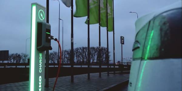 На АЗС пропонують обов’язково встановлювати електрозарядки