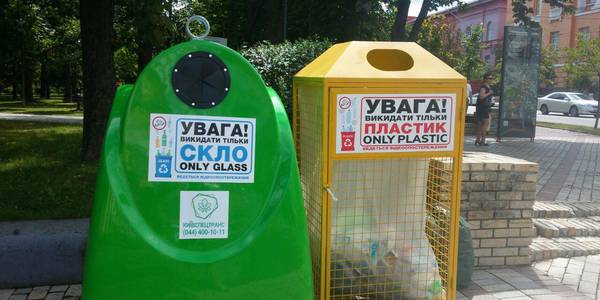 Сміттєве оновлення: у Києві встановлюють контейнери нового формату