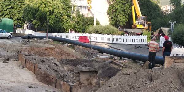 Відновленню колектору на вулиці Мостицькій заважає підземна ріка