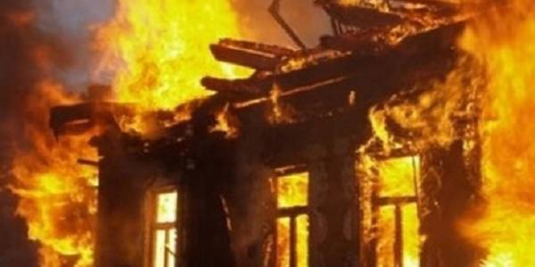 У Дніпровському районі з вогню витягли чоловіка