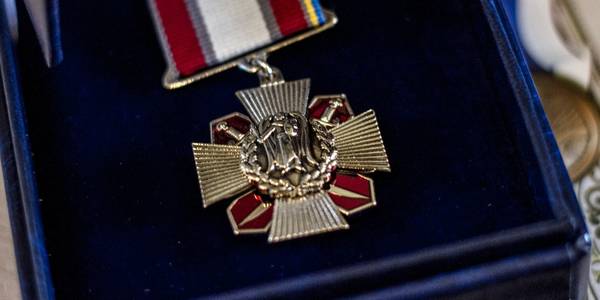 Київ нагородив 34 військових та активістів медаллю за мужність і патріотизм