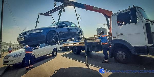 На евакуацію 4 хвилини: у липні з вулиць столиці прибрали 99 автомобілів
