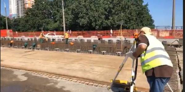 Рух шляхопроводом на вулиці Леся Курбаса відновлять вже за місяць