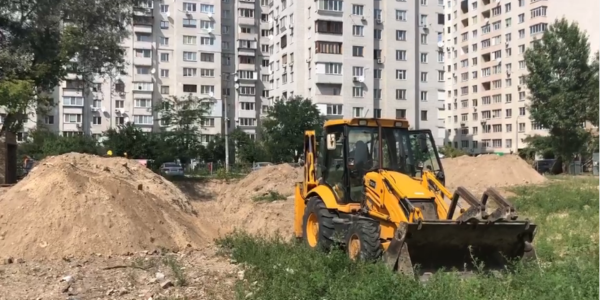 Дочекалися: на Бахмацькій почали будувати дитячий садок
