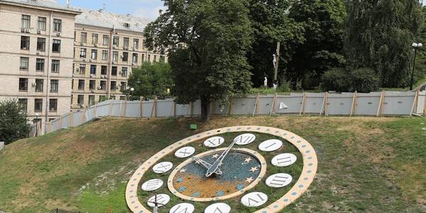 Що буде з квітковим годинником на алеї Героїв Небесної Сотні
