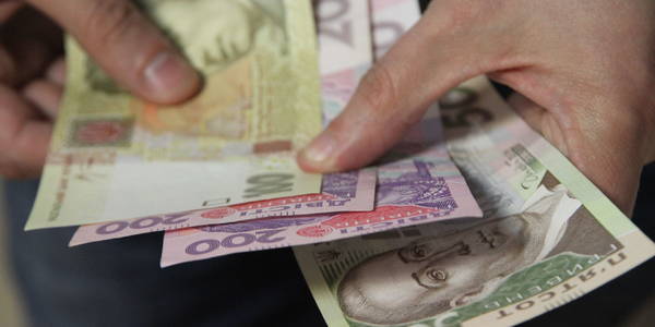До Дня Незалежності 300 тисяч киян отримають до 500 грн допомоги