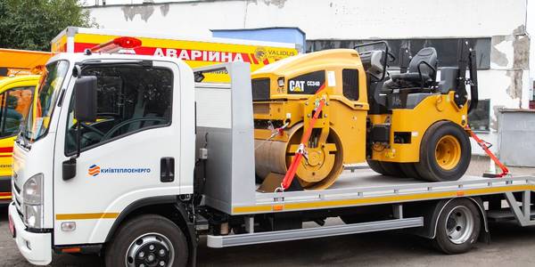 У тепловиків столиці тепер своя техніка для асфальтування після аварій